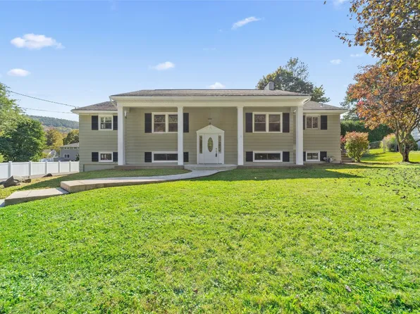 13 Lennox Dr, Binghamton, NY 13903