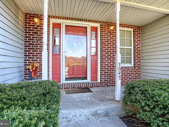 4th image of 3943 Brittany Ln