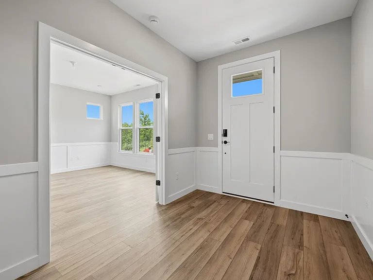 16545 Yellowwood Dr — Photo 27