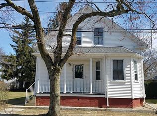 35 Southern St, Cranston, RI 02920