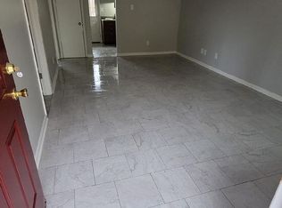 310 Greenbriar Rd APT E, Greensboro, NC 27405