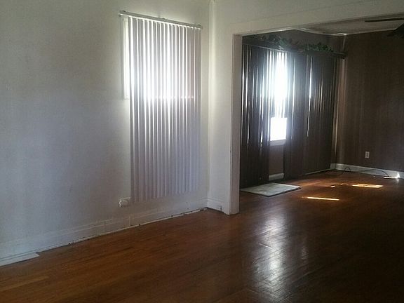 2nd image of 304 22nd Ave