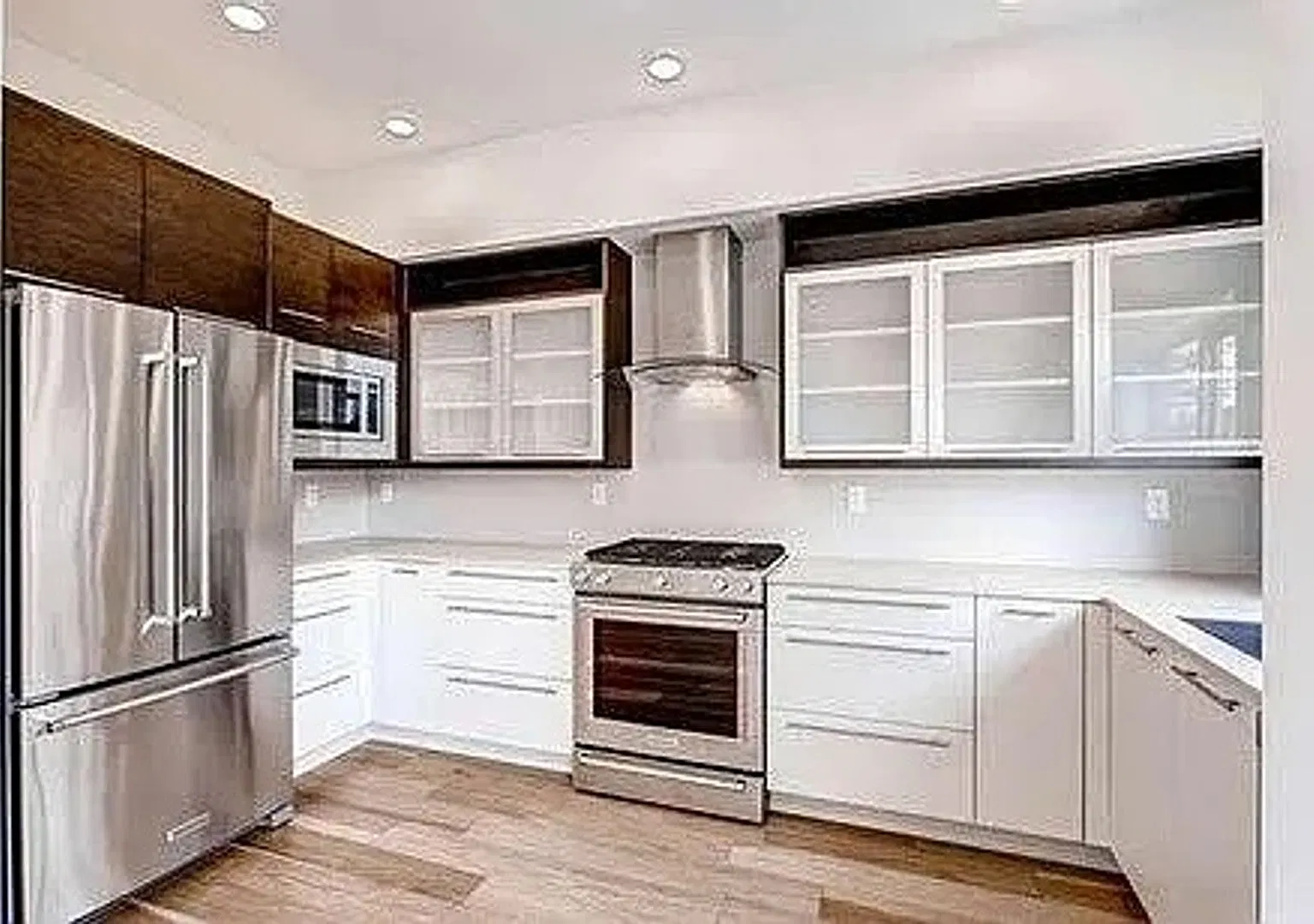 3-Bedroom Alki Townhome — Photo 3