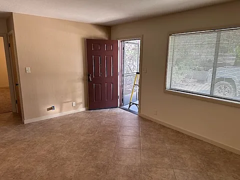 102 Lakeview Dr — Photo 4
