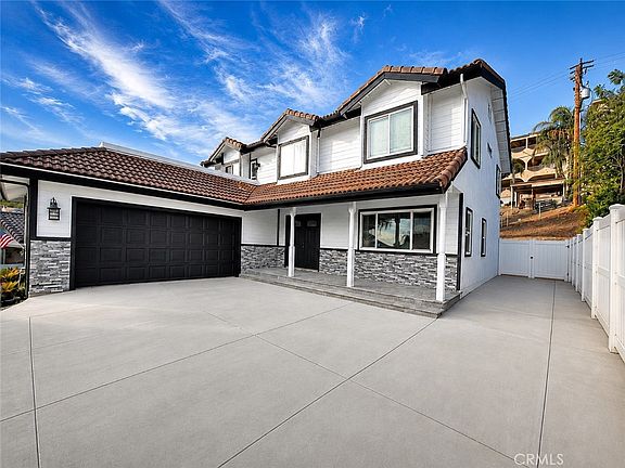 3rd image of 22896 San Joaquin Dr E