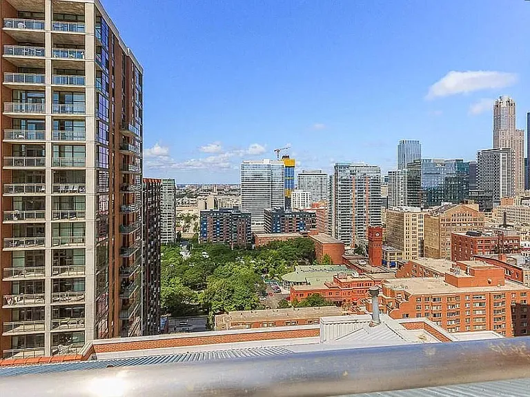40 E 9th St #414 — Photo 19