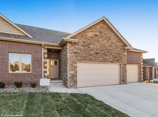 16514 Valleyview Ln, Clive, IA 50325