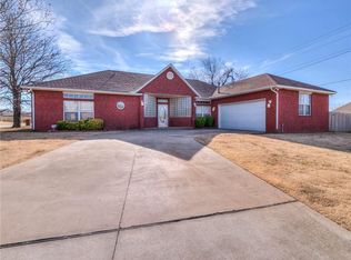 128 Highland Dr, Moore, OK 73160