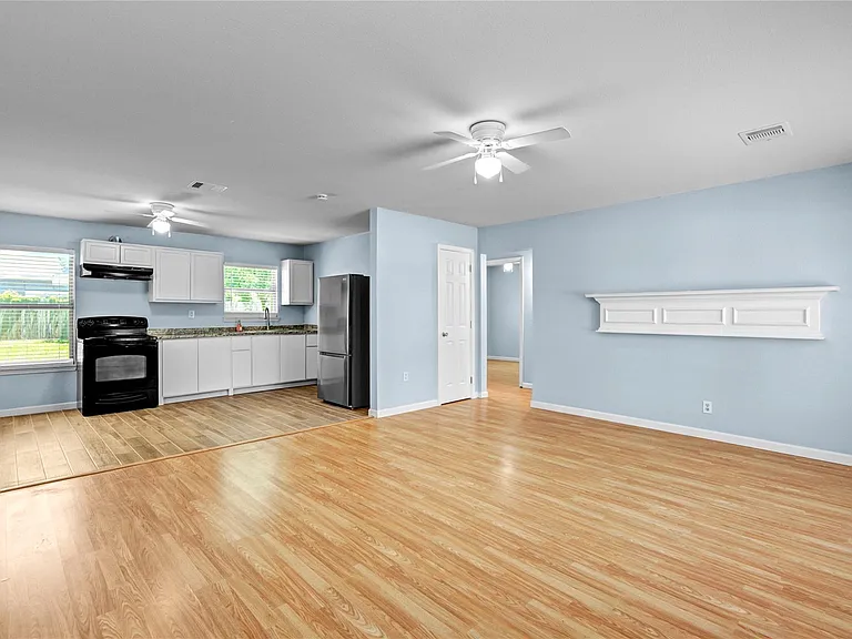 8921 Oak Knoll Ln — Photo 17