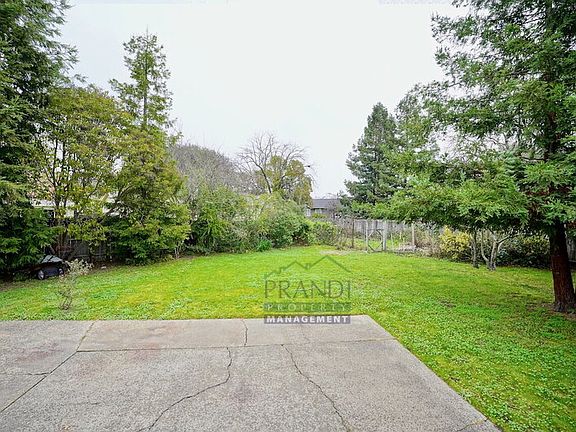 5th image of 740 Bradley Ave
