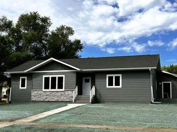 902 Forest St, Lisbon, ND 58054