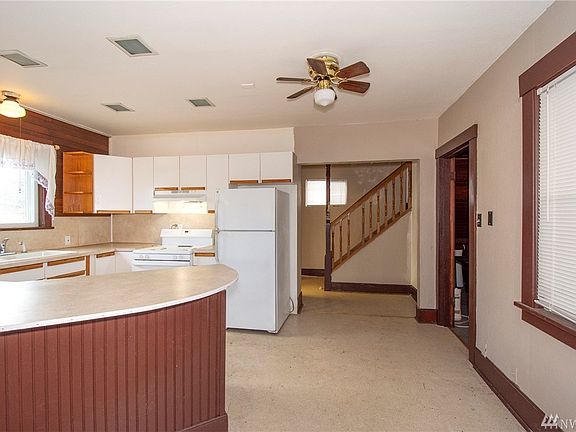 3rd image of 302 S Wright Ave