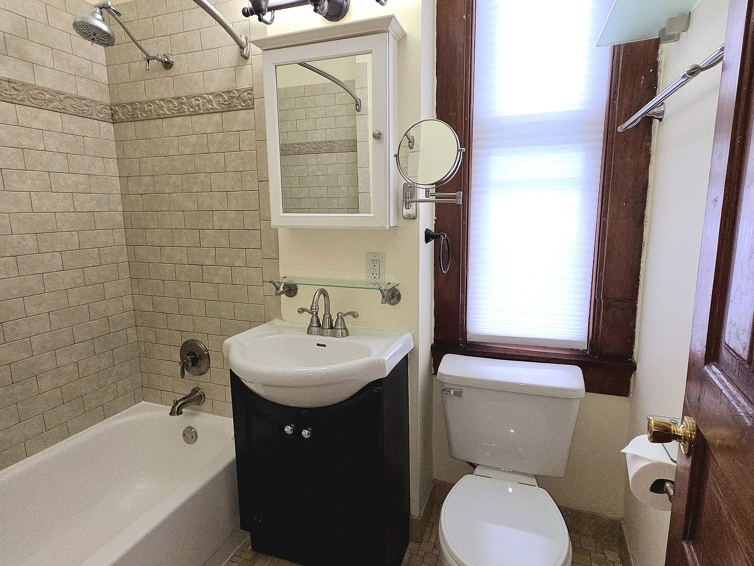 2 bed, $2,581 — Photo 3