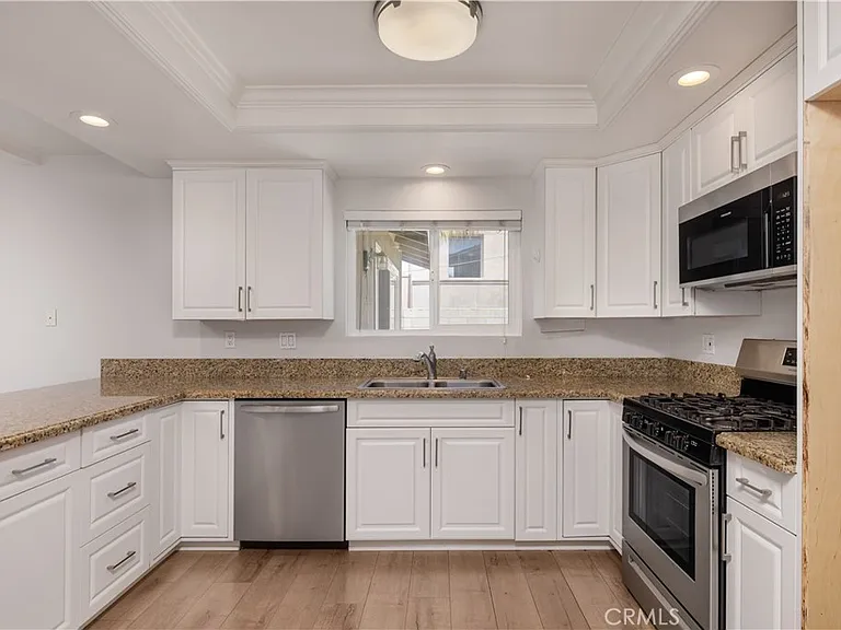 2336 La Linda Pl — Photo 10