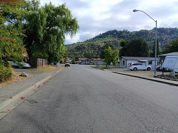 5th image of 871 SE Meadowood Dr