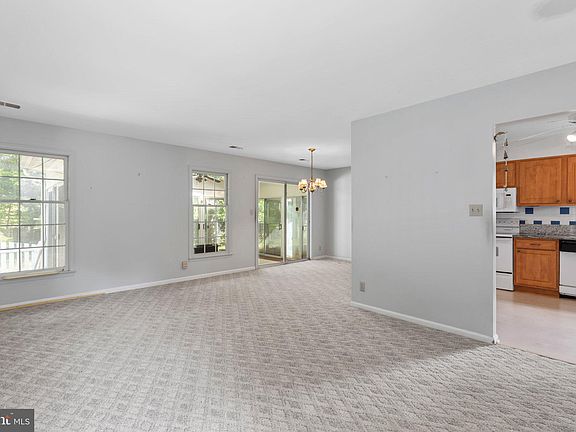 3rd image of 11813 Buchanan Ct