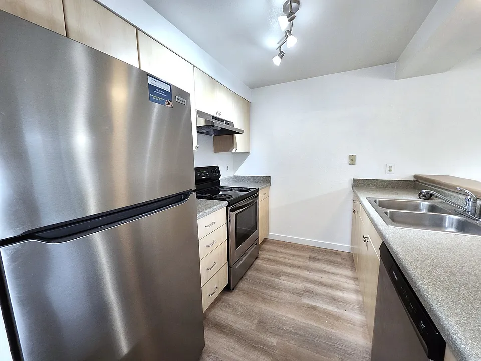 45 NE Torval Canyon Rd #6