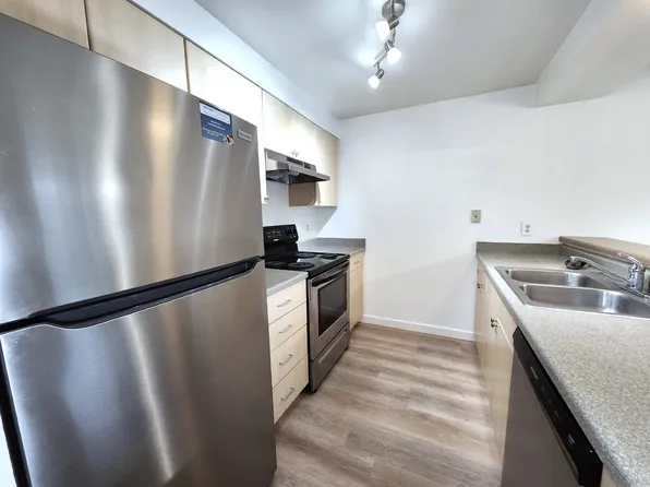 45 NE Torval Canyon Rd APT 6, Poulsbo, WA 98370