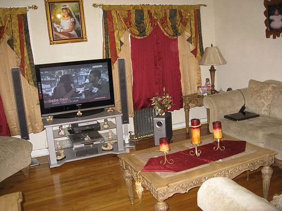 3rd image of 1900 Lacombe Ave