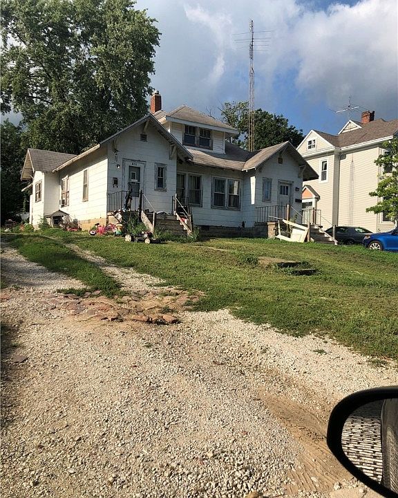 2nd image of 609 & 611 W North 1st St #611