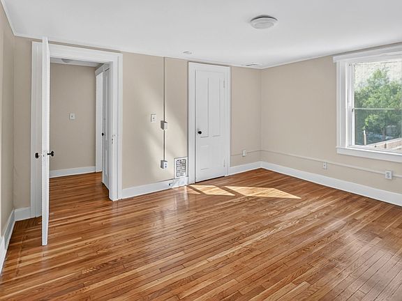 3rd image of 179 Bradley St #2
