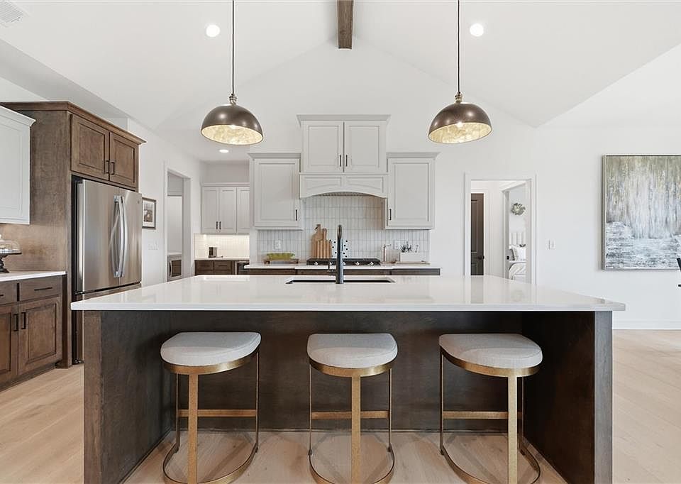 1st image of 4205 NE Chapel Manor Dr