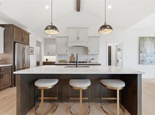 4205 NE Chapel Manor Dr, Lees Summit, MO 64064