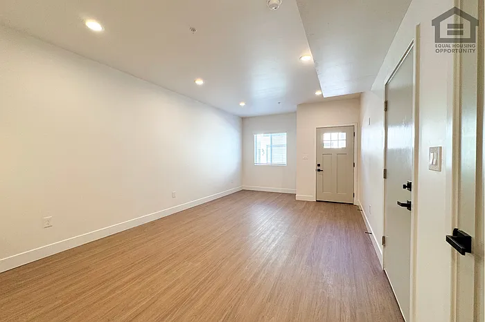 185 Sugarloaf St #1 — Photo 10