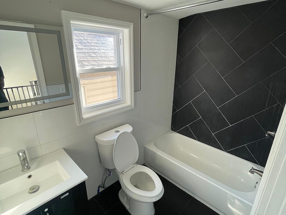 2nd image of 528 Norwood St #3
