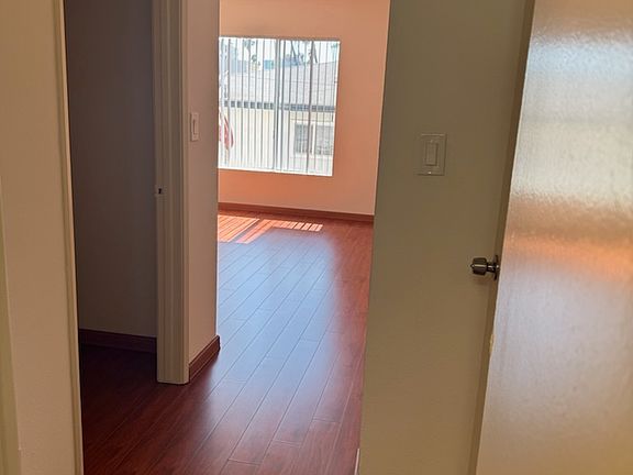 4th image of 515 S Alexandria Ave APT 209