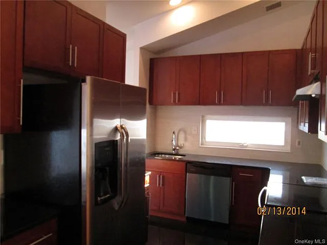 3 bed, 3.0 bath, 2026 sqft, $6,000 — Photo 4