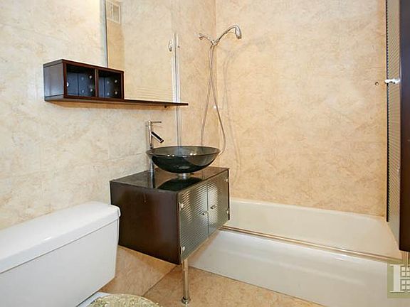 4th image of 4465 Douglas Ave APT 3M