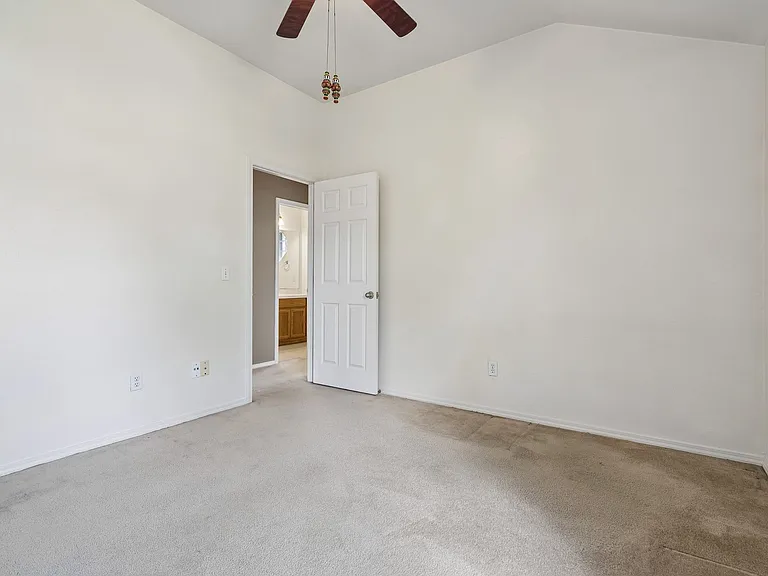 1708 Creekside Ct — Photo 31