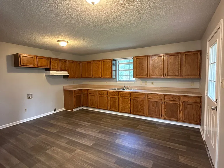 114 Tuxedo Dr — Photo 8