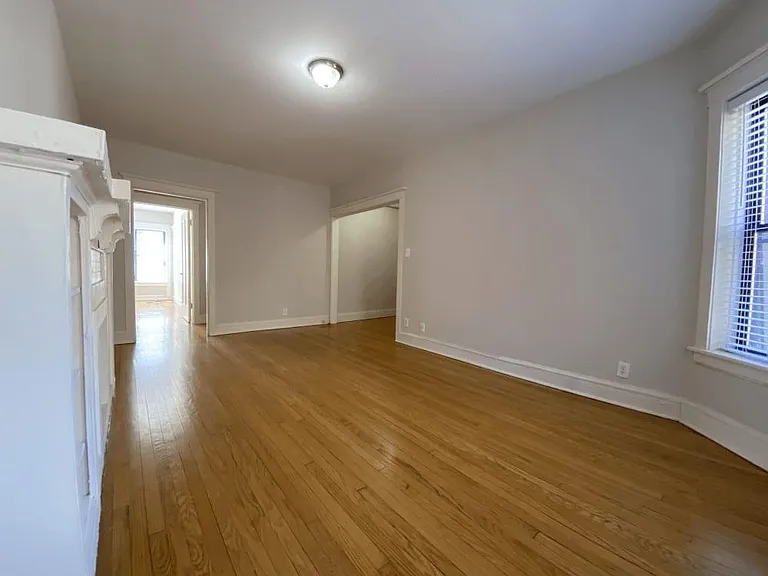 801 W Cornelia — Photo 16