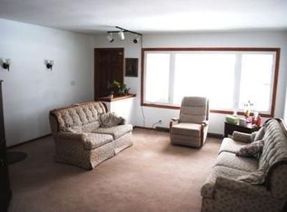 1924 Chapman Dr, Waukesha, WI 53189