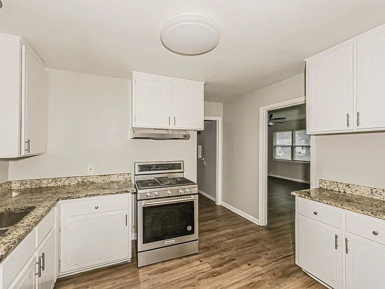 2207 Dennis St — Photo 7