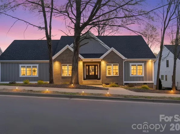 405 19th Avenue Cir NW, Hickory, NC 28601