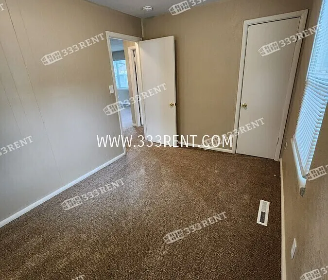 2550 S 51st St — Photo 8