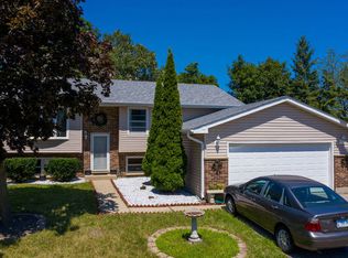 2494 Forest View Rd, Lindenhurst, IL 60046