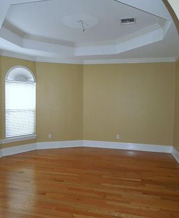4th image of 4100 Barataria Blvd