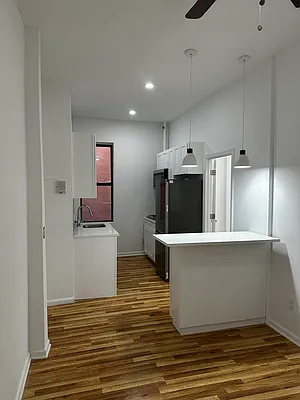 Rented by Sutton Park Realty LLC | media 5