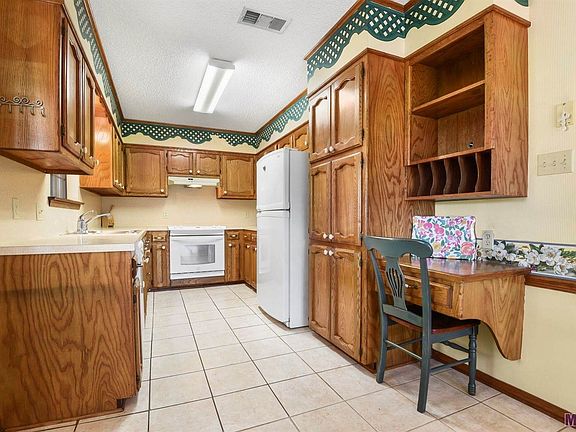 5th image of 16179 Galvez Ave