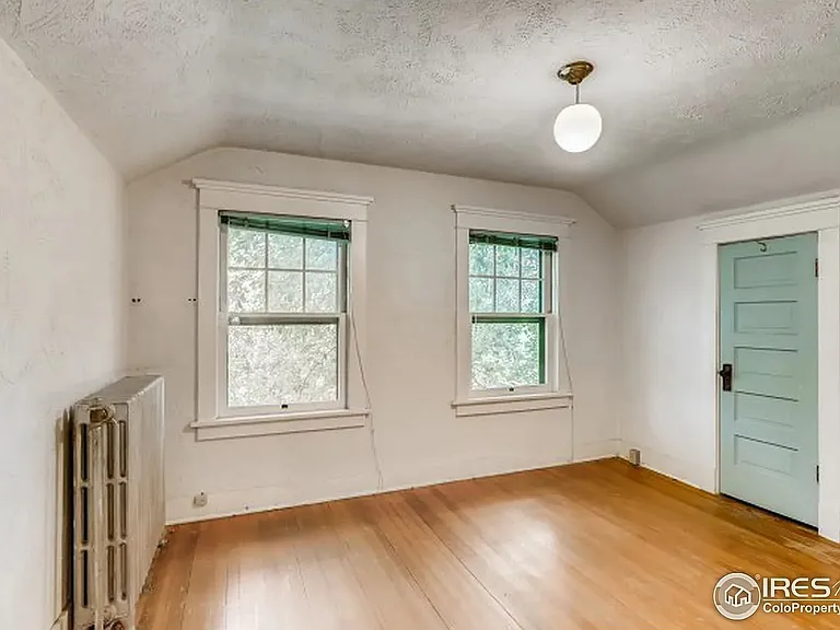 921 Spruce St — Photo 15
