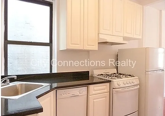 Rented by Waverly Realty Associates | media 32