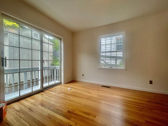 2nd image of 221 Gordon Ave #2