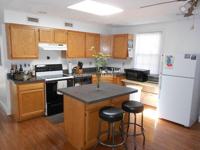 2nd image of 301 North St #2