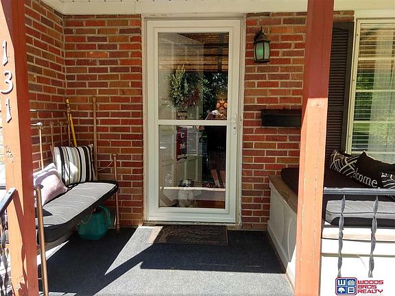 3rd image of 131 S 38th St
