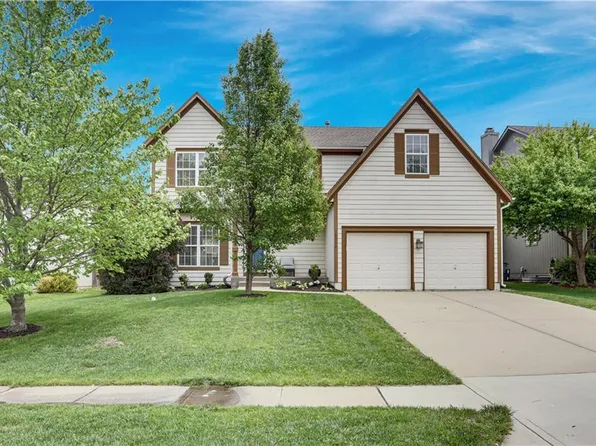 16313 S Lennox Ct, Olathe, KS 66062