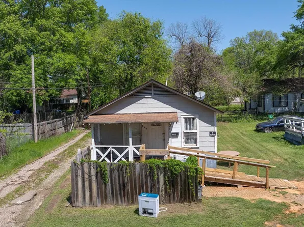 210 W 25th St, Texarkana, TX 75503